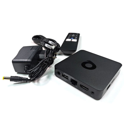 Smart TV Box Android 11 sa prikljuccima i adapterom