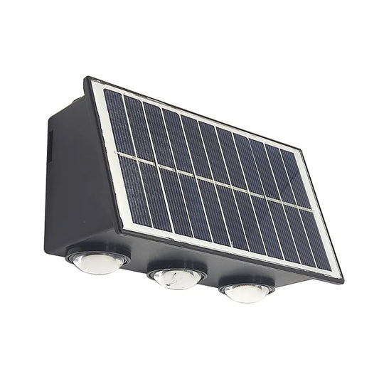 solarna led lampa donji ugao sa nagetim panelom i tri svetla