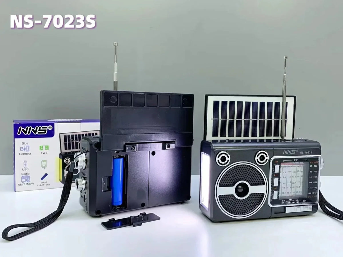 Solarni radio sa otvorenim prostorom za bateriju i kutijom