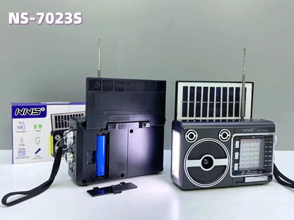 Solarni radio sa otvorenim prostorom za bateriju i kutijom