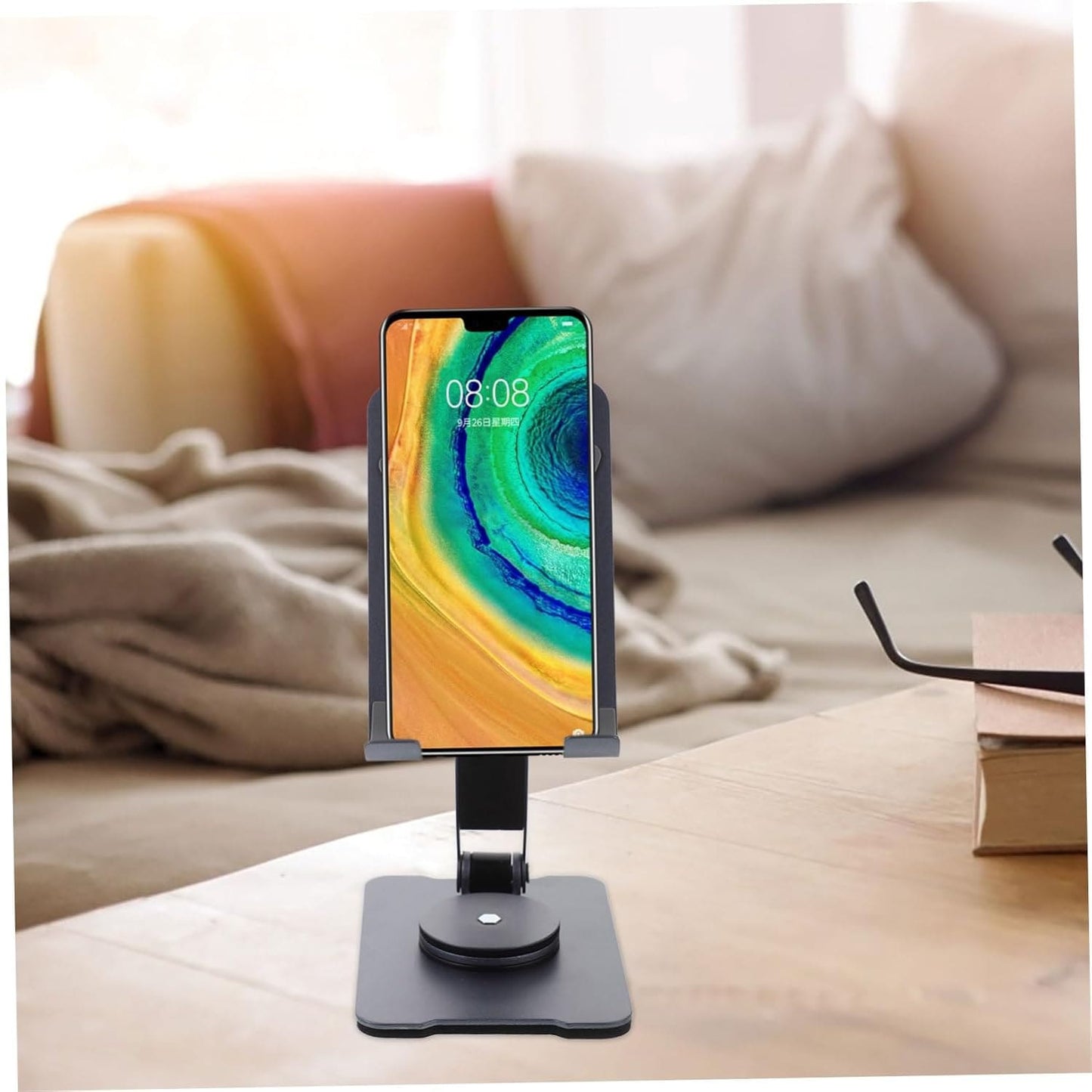 Stoni drzac za mobilni telefon postavljen na radnom stolu