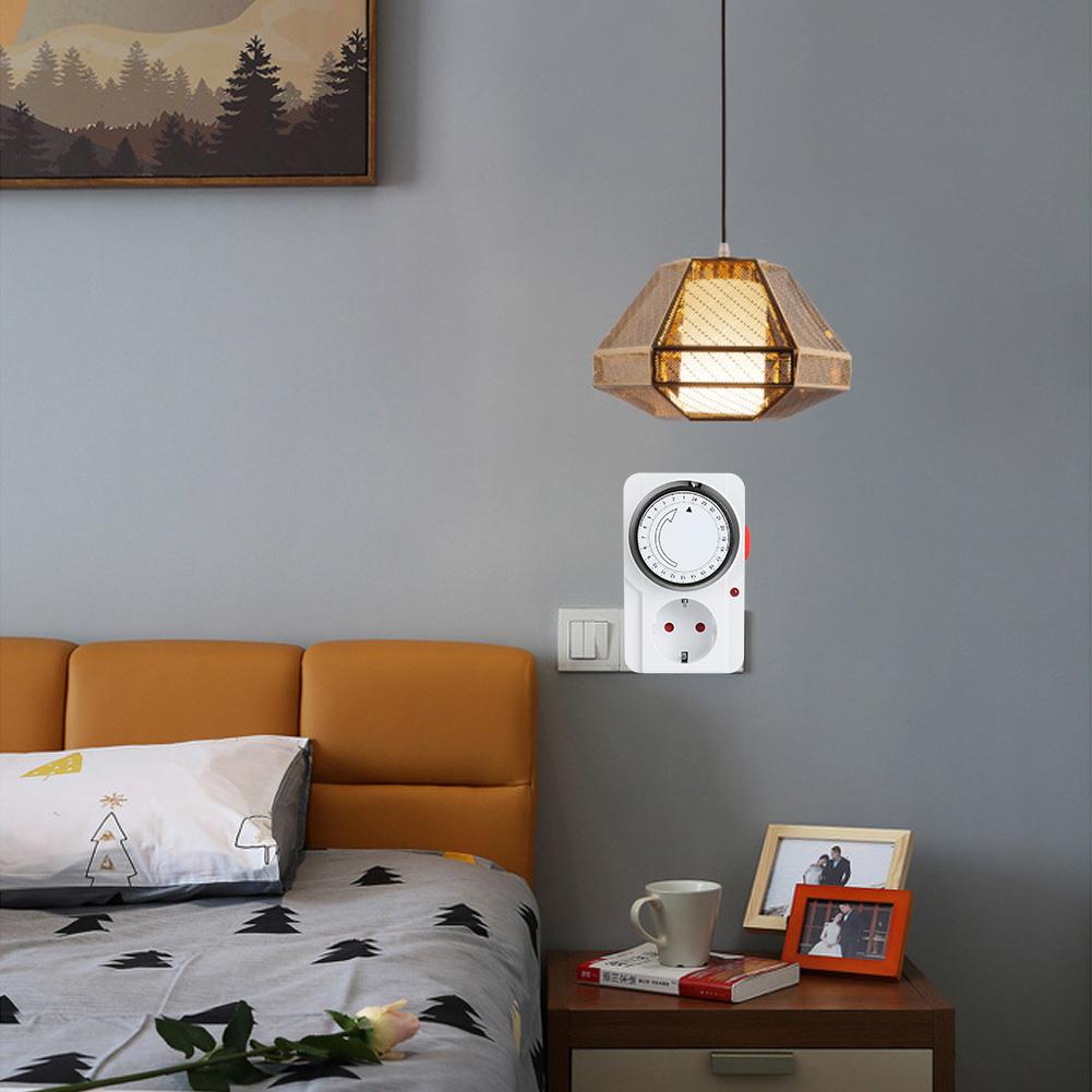 Analogni tajmer za utičnicu u spavaćoj sobi