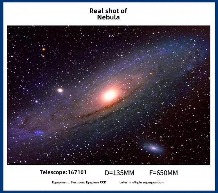 primer galaksije i nocnog neba vidjen kroz astronomski teleskop