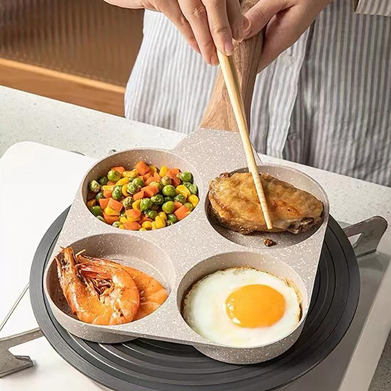 Tiganj sa cetiri odeljka za jaja meso i povrce tokom pripreme obroka