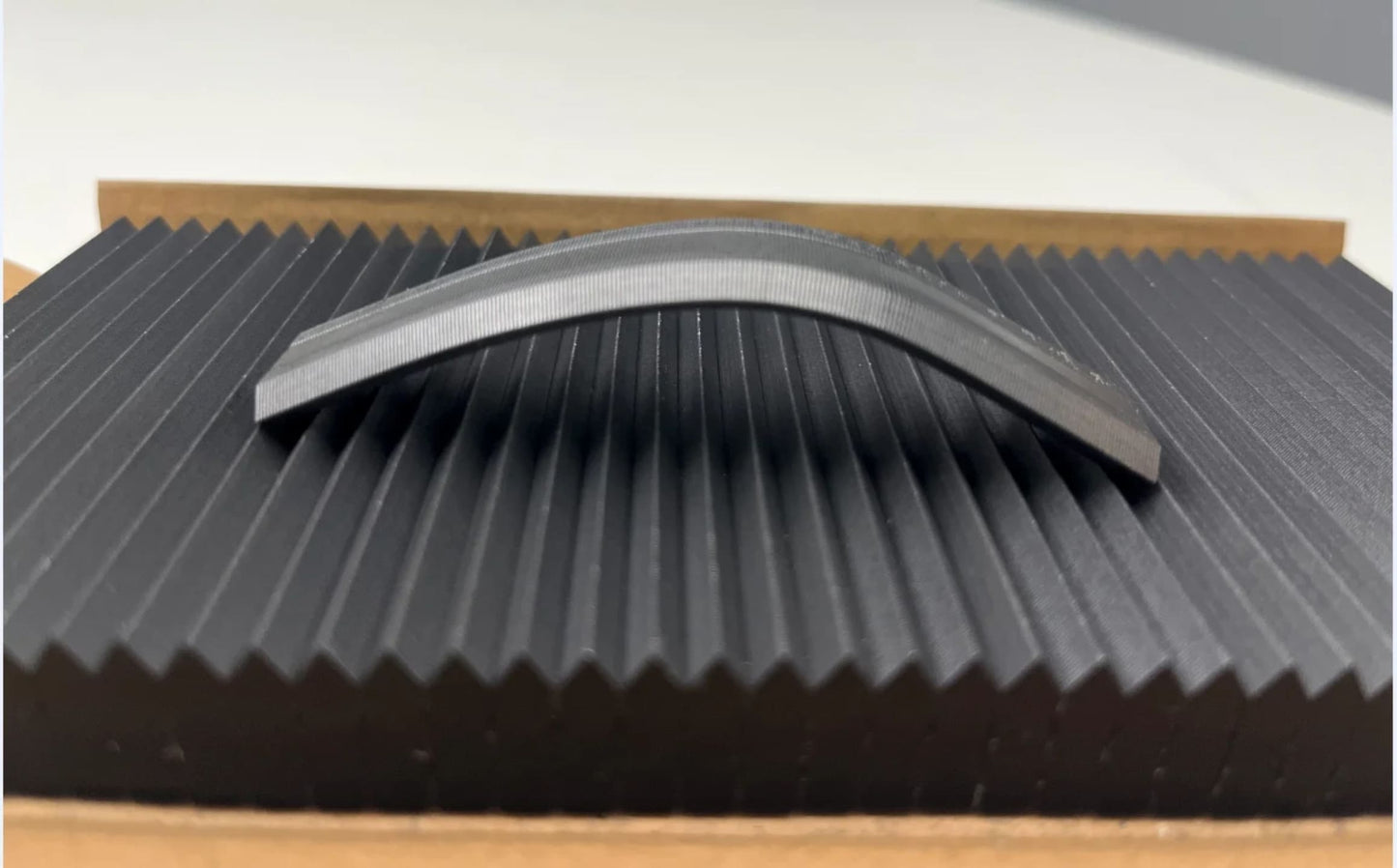 Trake pin eksera za klamericu sa precizno secenim ivicama