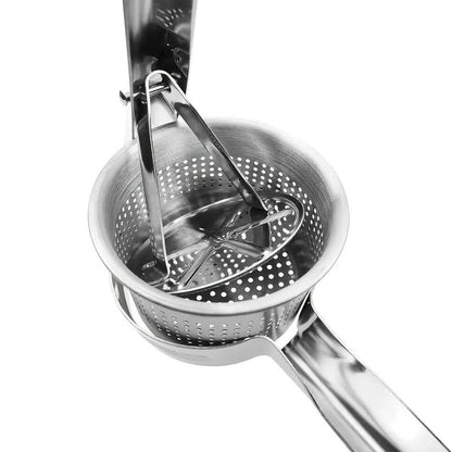 Prikaz perforiranog dna i mehanizma za gnjecenje unutar celicne posude