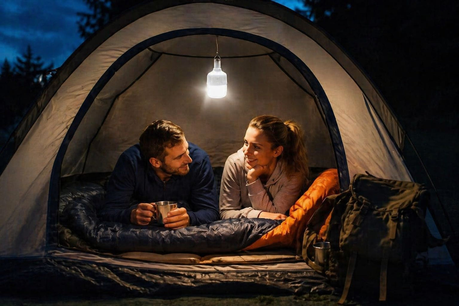 usb punjiva led kamperska sijalica u satoru nocu osvetljenje za kampovanje