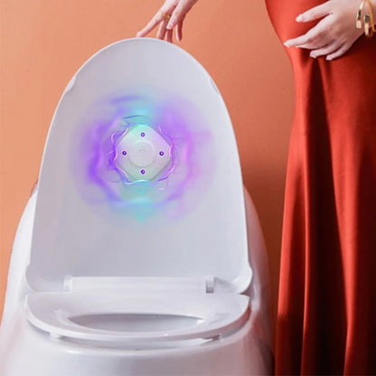 UV sterilizator montiran na poklopac wc solje sa ljubicastom svetloscu