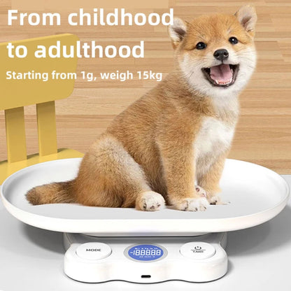 Malo štene koje sedi na tasu digitalne vage uz reklamni natpis koji ističe opseg merenja od 1g do maksimalno 15kg težine