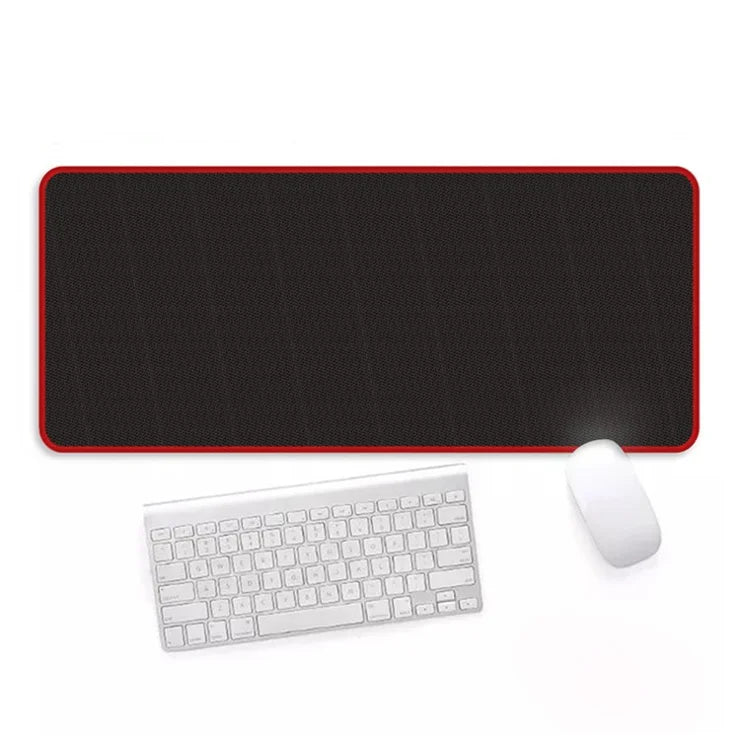 Velika podloga za mis i tastaturu sa belom tastaturom i misem. Pogodna za udoban rad i precizno kretanje misa.