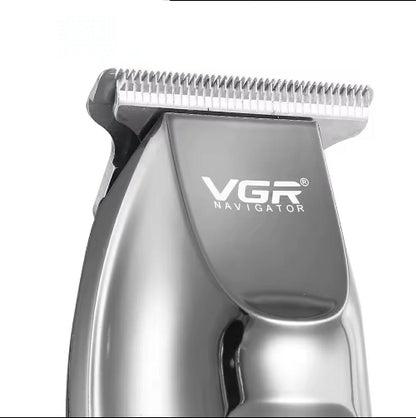 Detaljan prikaz VGR Navigator masinice za sisanje. Kvalitetni nozevi za precizno sisanje. Profesionalna masinica za frizere i kucnu upotrebu. Izdrzljiva i pouzdana.