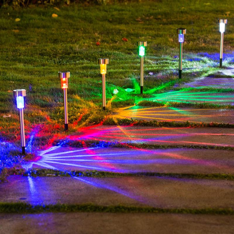 visebojno led osvetljenje solarnih lampi u basti