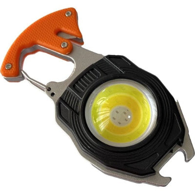 Višenamenski privezak za kljuceve sa LED svetlom, nozem, karabinerom i otvaracem za flase. Idealan za kampovanje, prezivljavanje, pecarose i planinarenje.