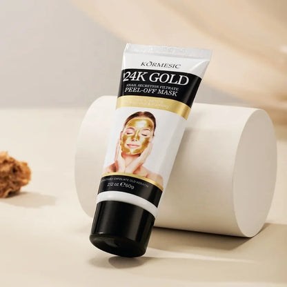 Tuba zlatne peel off maske za lice naslonjena na belo postolje